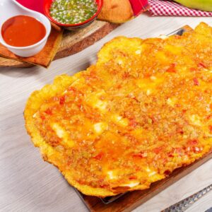 Patacon con queso y hogao