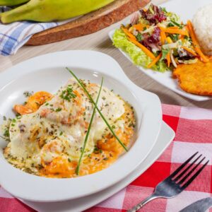 Salmon en salsa marinera gratinado al horno